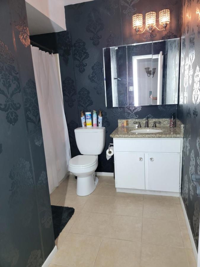 Orangewood & 51Ave Homestay - Not A Hotel 글렌데일 외부 사진
