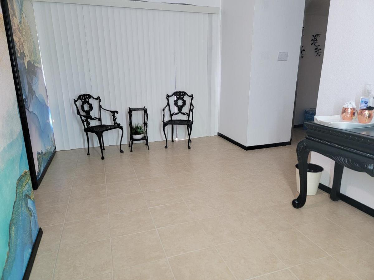 Orangewood & 51Ave Homestay - Not A Hotel 글렌데일 외부 사진