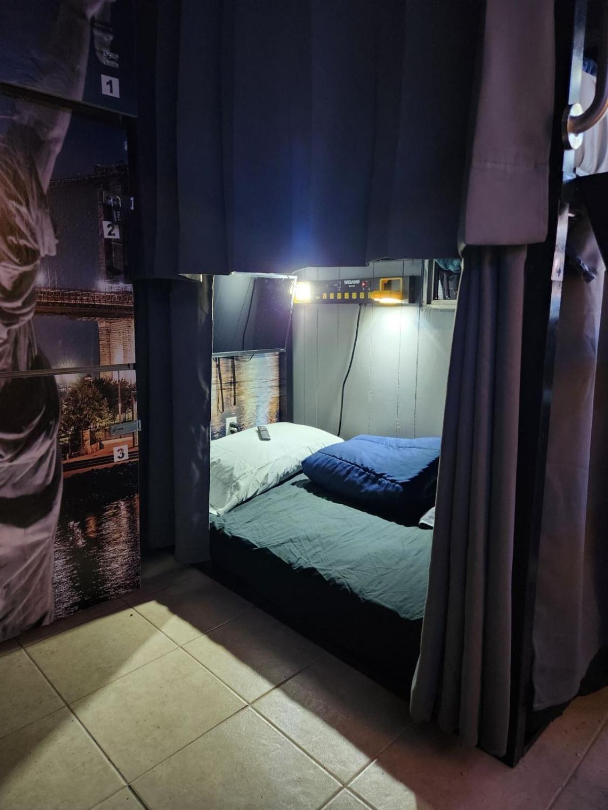 Orangewood & 51Ave Homestay - Not A Hotel 글렌데일 외부 사진